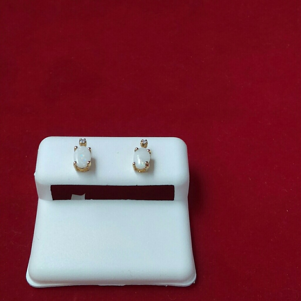 14K yellow gold Opal earrings