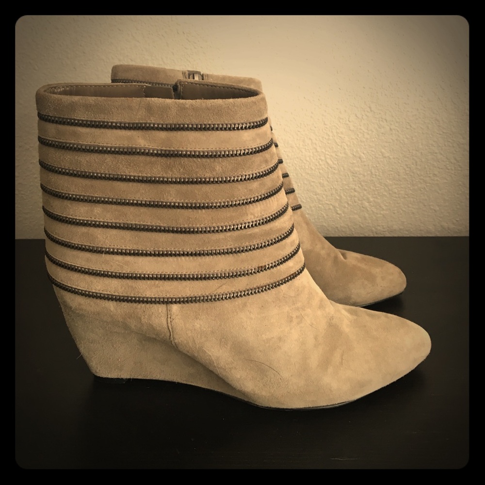 Enzo Angiolini Taupe Suede Booties size 10