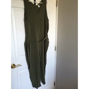 Old Navy Tank Jumpsuit with belt & Pockets!