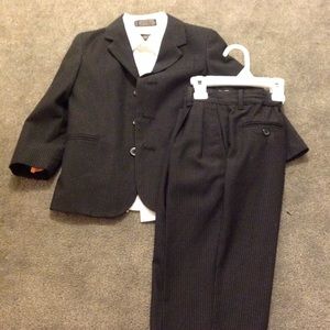 VanHeusen boys suit