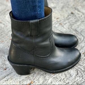 Frye | Carmen X-Stitch Short Boot | GUC | 8