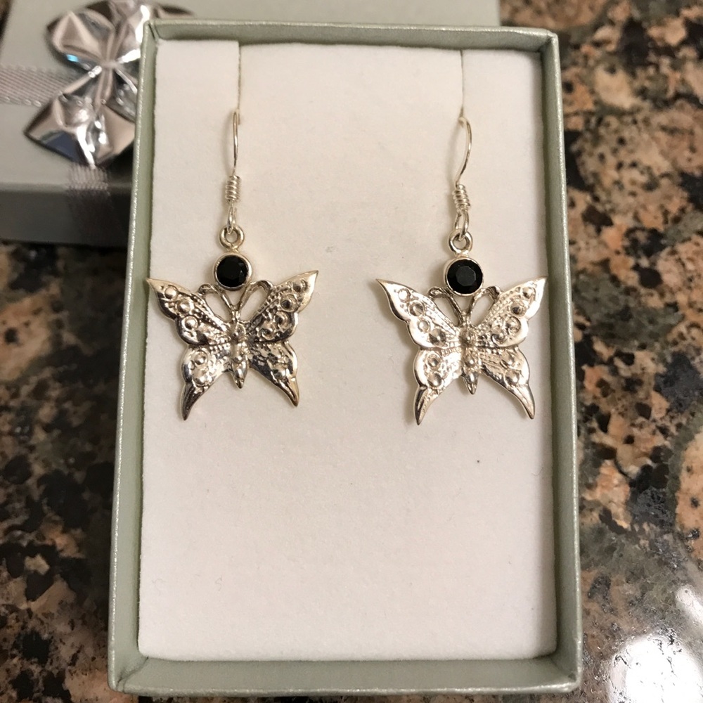 STERLING SILVER BUTTERFLY W/GENUINE ONYX NIB