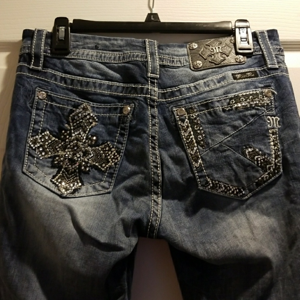 28/31 Miss Me Ankle Jeans