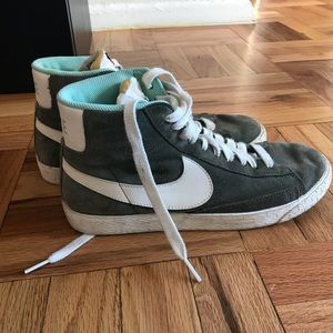 Nike High top Suede Vintage Mid-Top Sneaker
