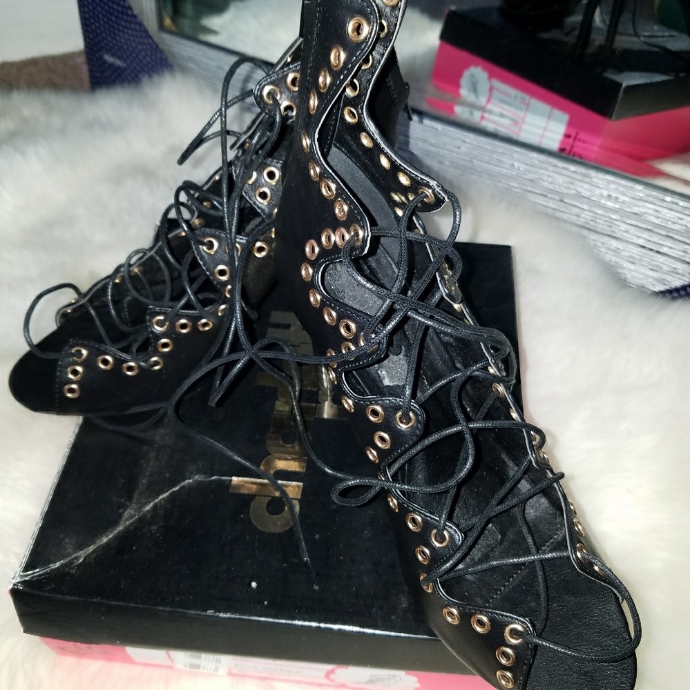 LACE UP OPEN TOE SANDALS