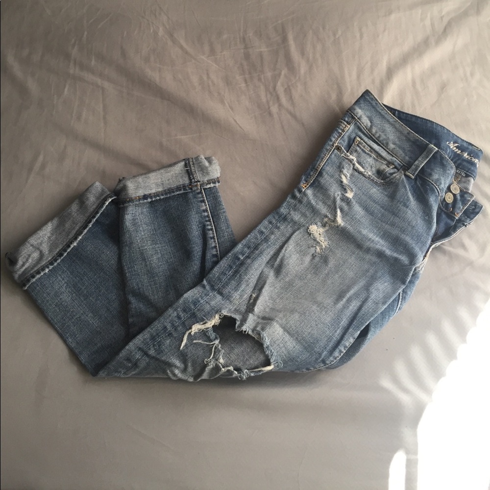 American Eagle size 6, ripped capris