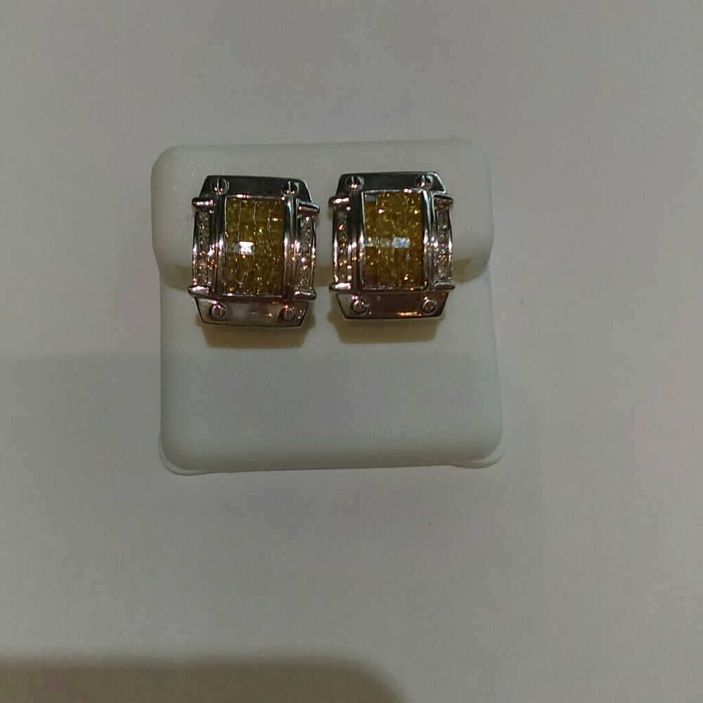 10K white gold green diamond earrings
