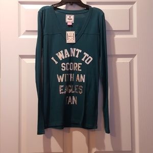 PINK V-next Eagles tee