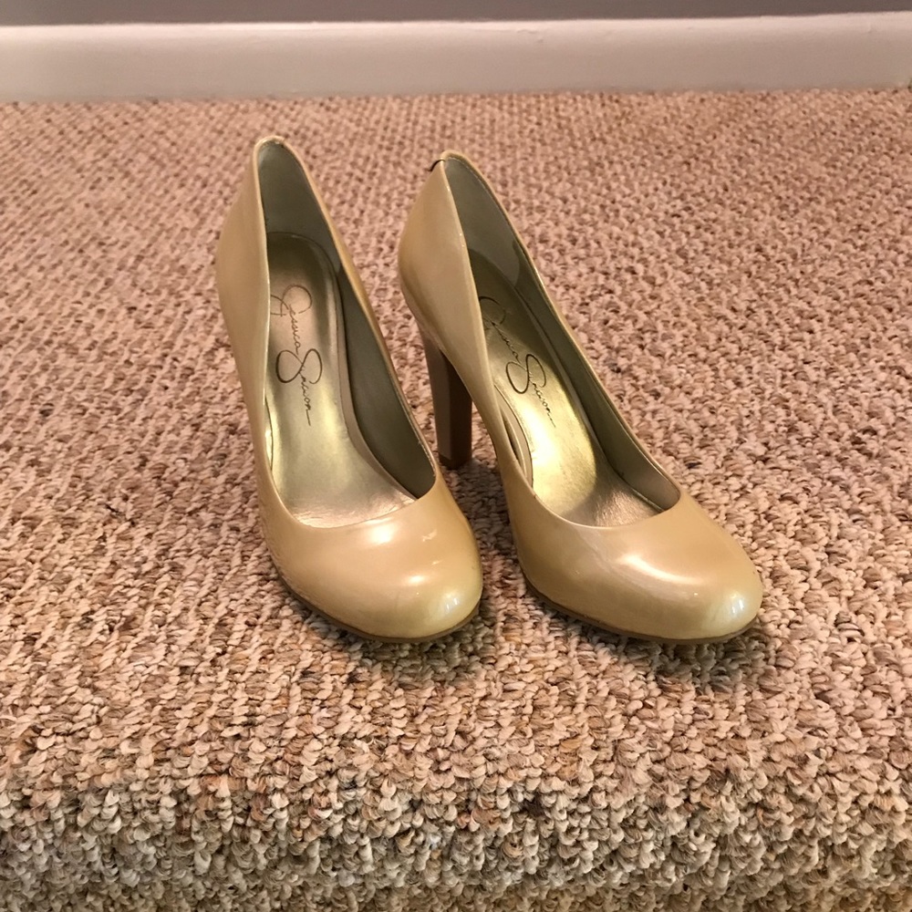 Jessica Simpson nude pumps