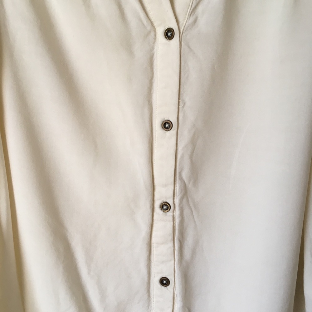 Button Down Sleeveless Top - Picture 3 of 11