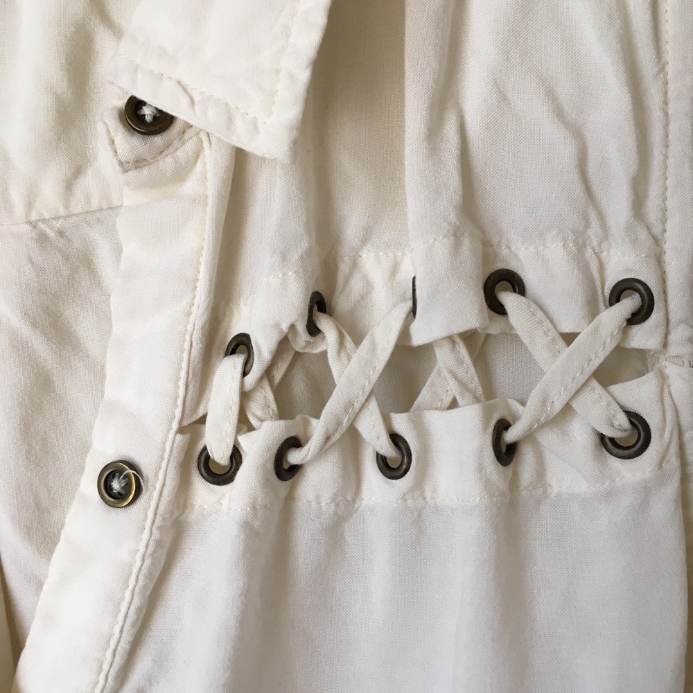 Button Down Sleeveless Top - Picture 4 of 11