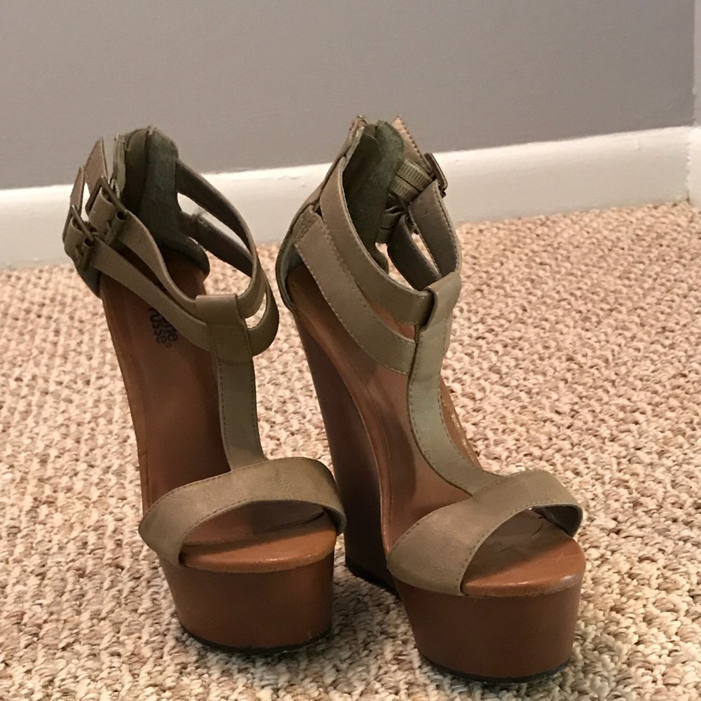 Neutral T-Strap Wooden Wedge