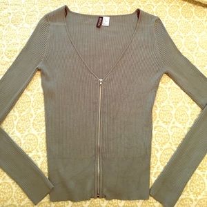 Long sleeve zip-up shirt