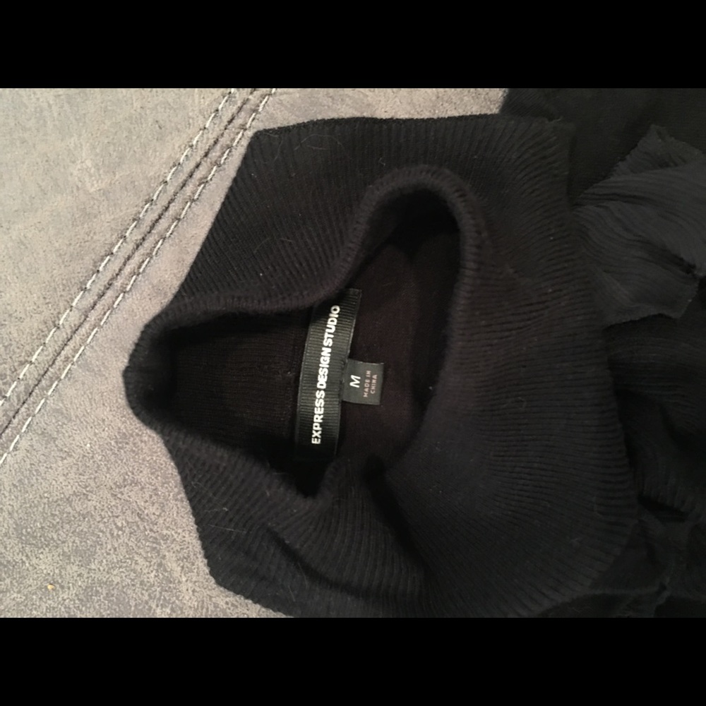 Black ruffle front tank! - Picture 2 of 3