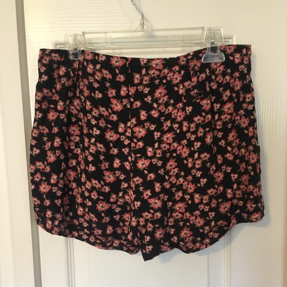 Patterned shorts - Picture 2 of 3