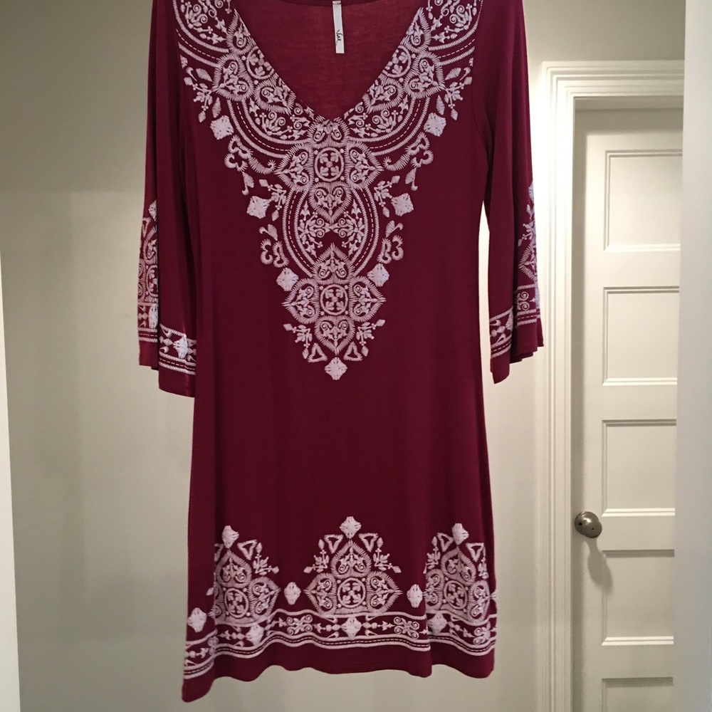 Red flare sleeve dress - Picture 3 of 3