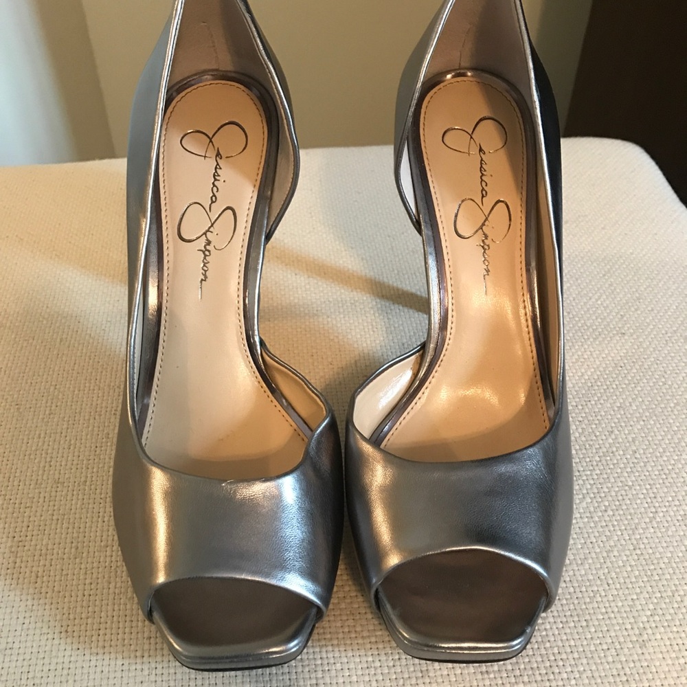 Size 8 Jessica Simpson Jeselle Peep Toe Heel