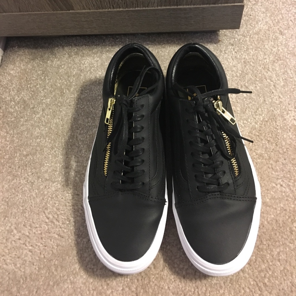 Old Skool Black Leather Zip Vans