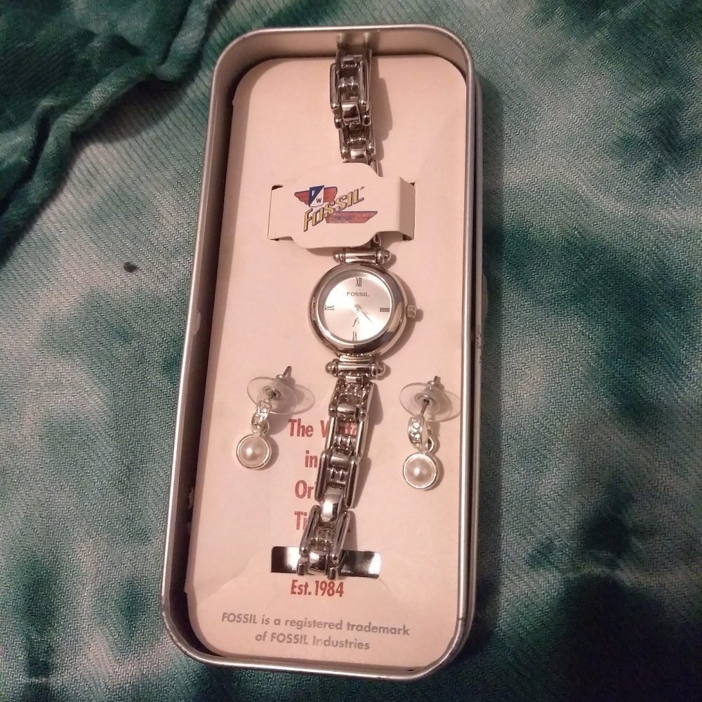 😺 Vintage Fossil Watch and Earring Set - 1998