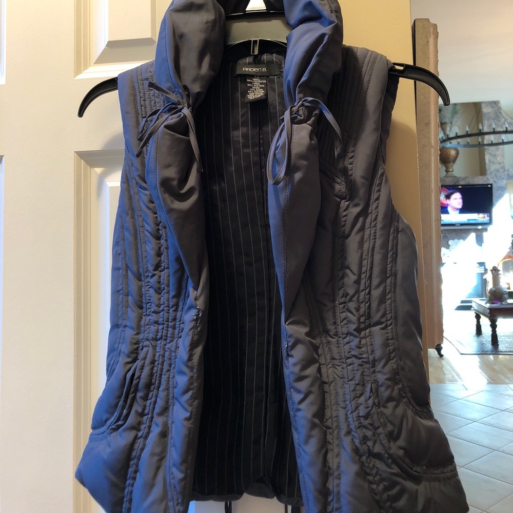 Arden B fitted puffy vest