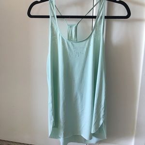 Lululemon water bound tank : laser cut detail
