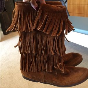 Minnetonka suede fringed boots