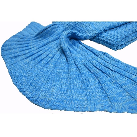 🔥JUST ARRIVED🔥Mermaid Tail Blanket for Adults 🐳 - Picture 3 of 4
