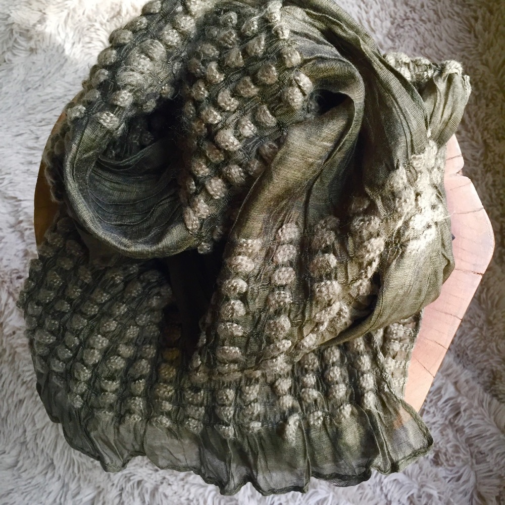 🍃 NWOT Lux Unique Silk Scarf