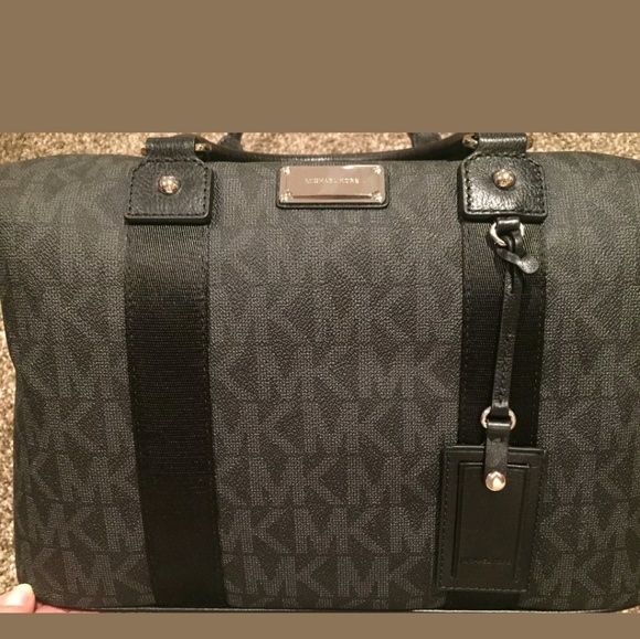 Michael Kors Handbags - 🎉SALE TODAY ONLY. Michael Kors small duffle🎉