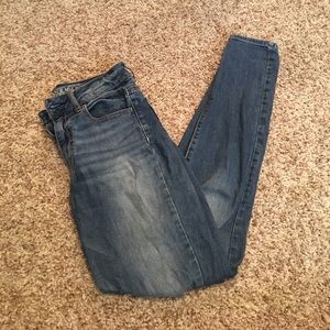Medium wash American eagle jeggings