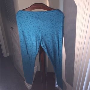 LuLaRoe Halloween 🦇 bat legging size tall & curvy