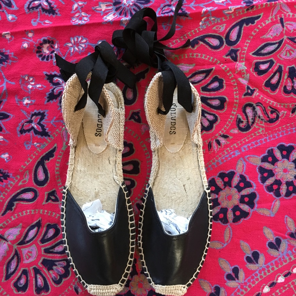 Soludos black leather ankle wrap sandals