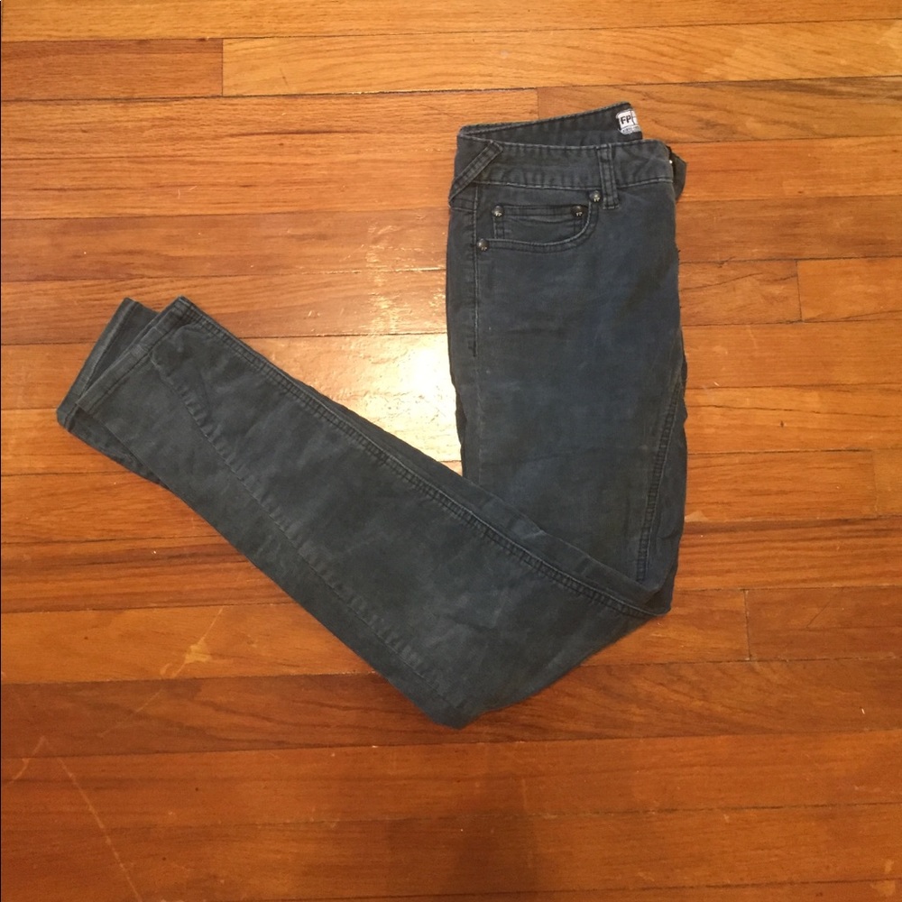 📦 🚚 EVERYTHING MUST GO! Free People Green Cords | Size 26