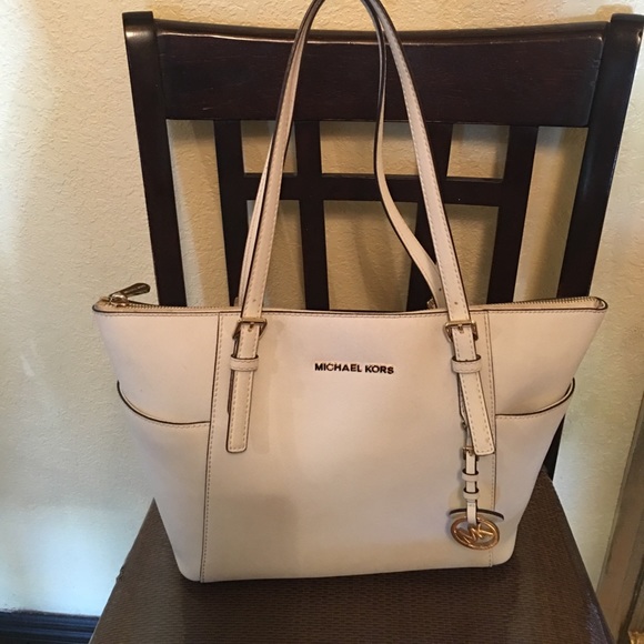 Michael Kors Handbags - Michael kors purse
