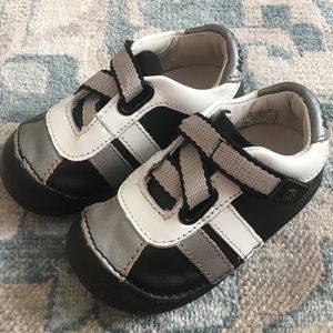 EEUC Momo sz 4 early walker shoes