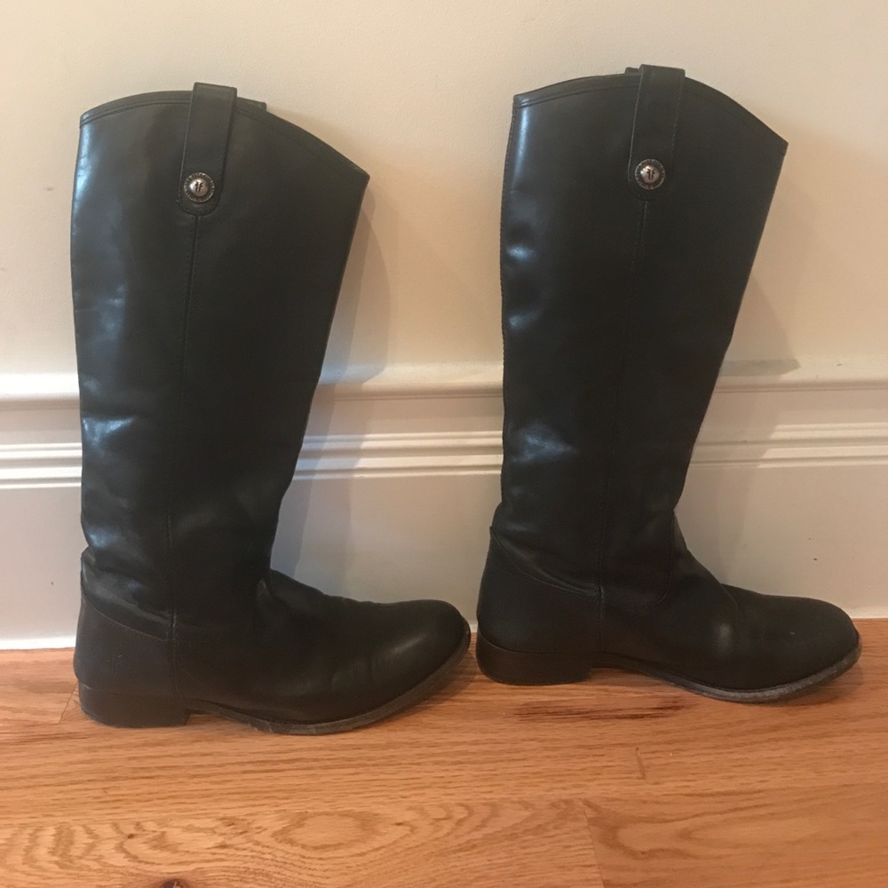 Gently used (sz 7) frye boots