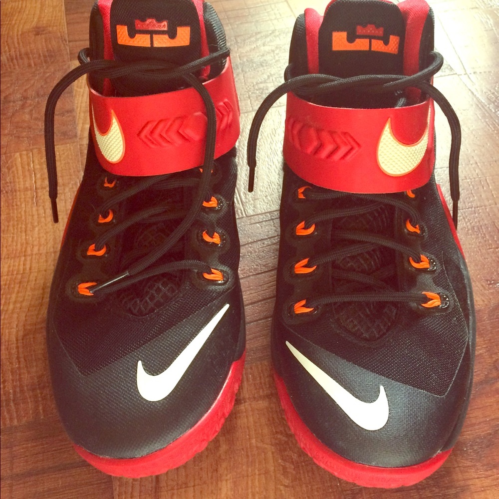LeBron James Soldier 8 kids sneakers