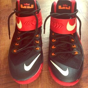 LeBron James Soldier 8 kids sneakers