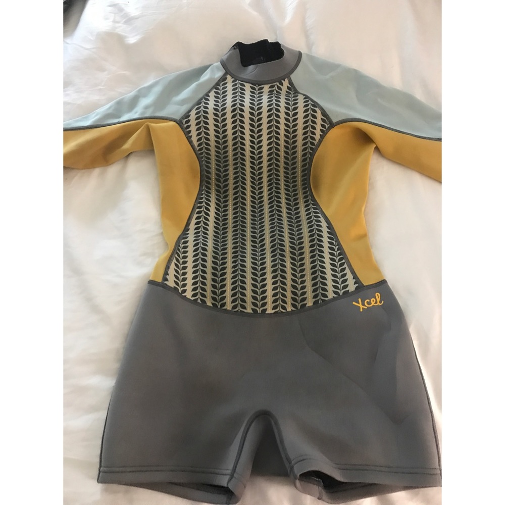 Xcel womens springsuit sz 8 gorgeous print