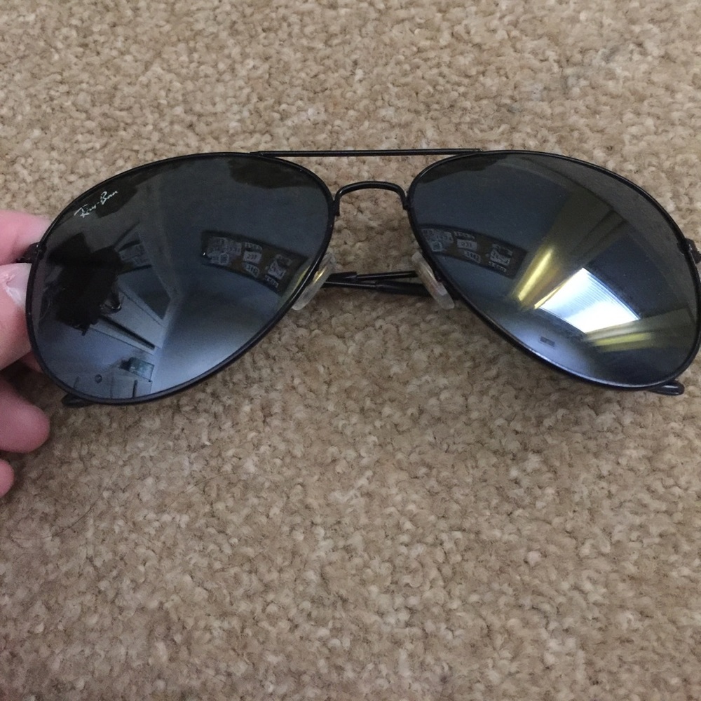 Black aviator raybans