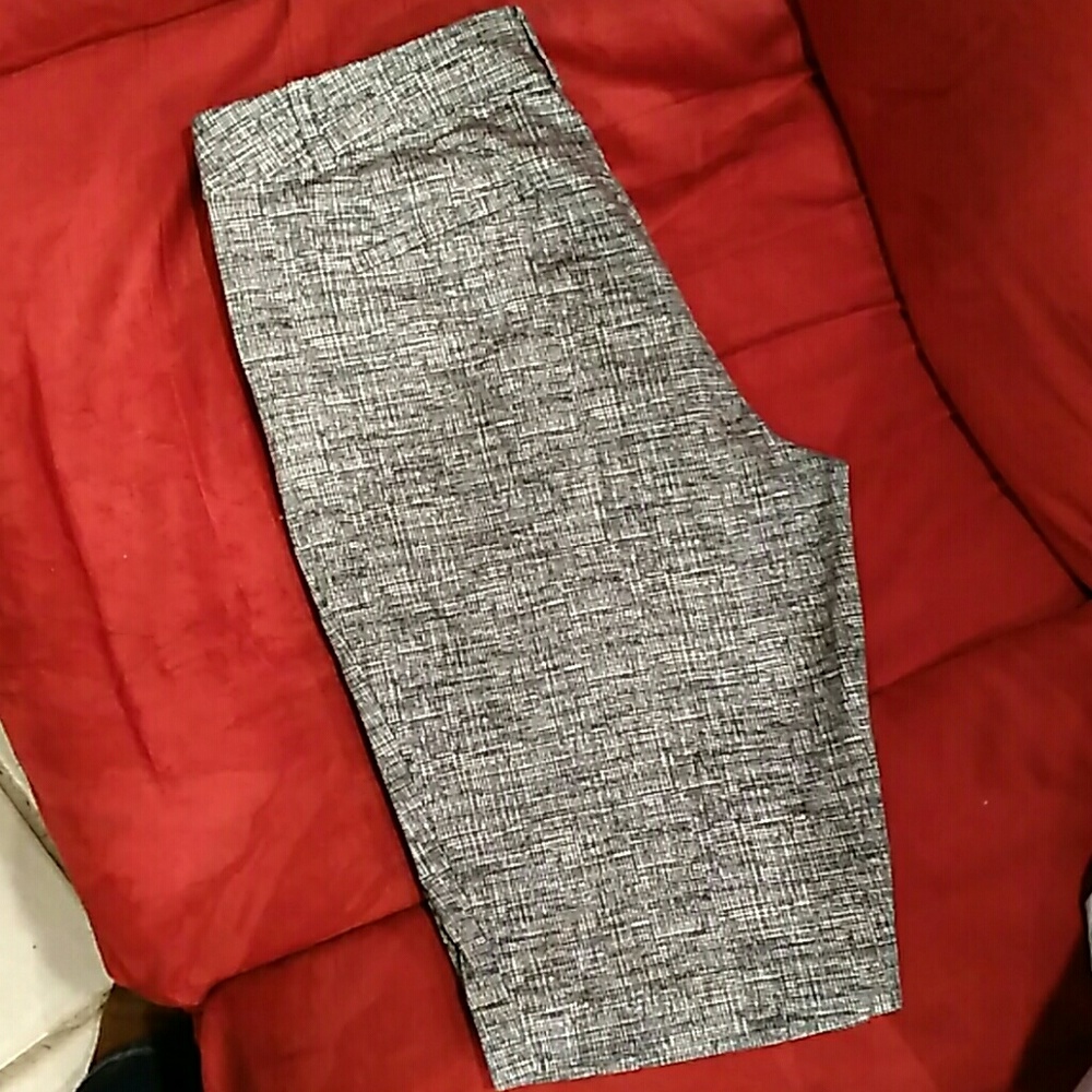 NY+C dressy black and white bermuda shorts