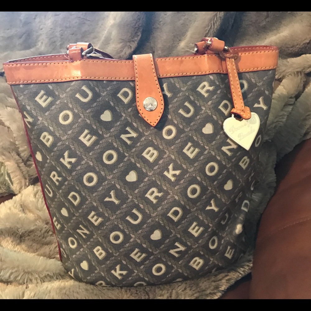 ISO Donney purses w/ this print any shape
