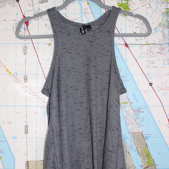 High Neck Tank - Picture 1 of 1