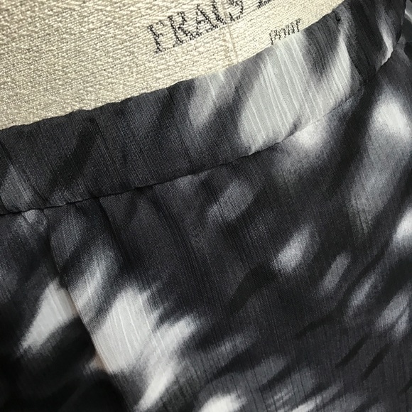 Express Hi-Lo Skirt - Picture 3 of 4