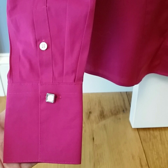 Stunning Talbots wrinkle-resistant top - Picture 2 of 7