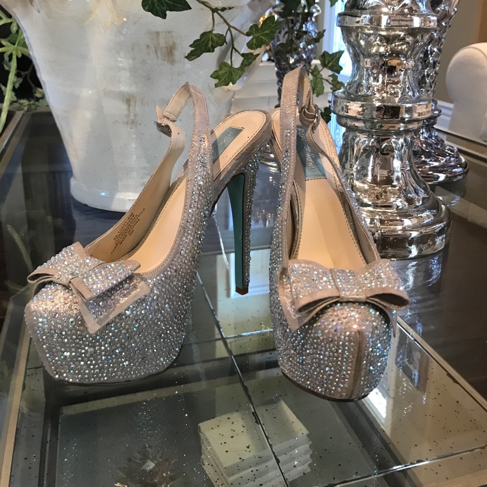 jessica simpson bedazzled pump