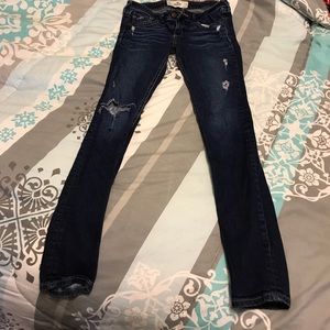 Hollister jeans size 3 slim or w26 l29.
