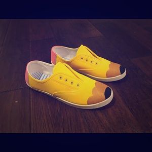 Pencil canvas shoes