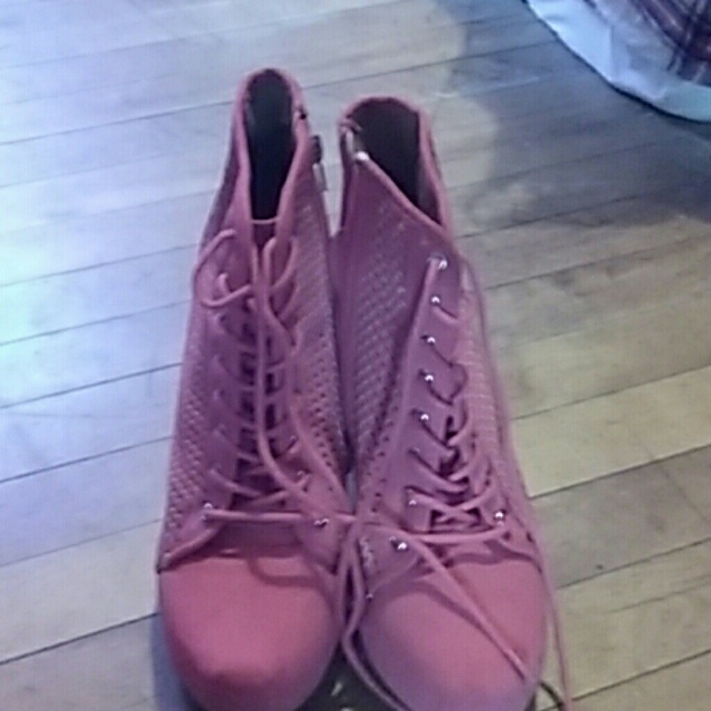 Size 9 high heels platform shoes