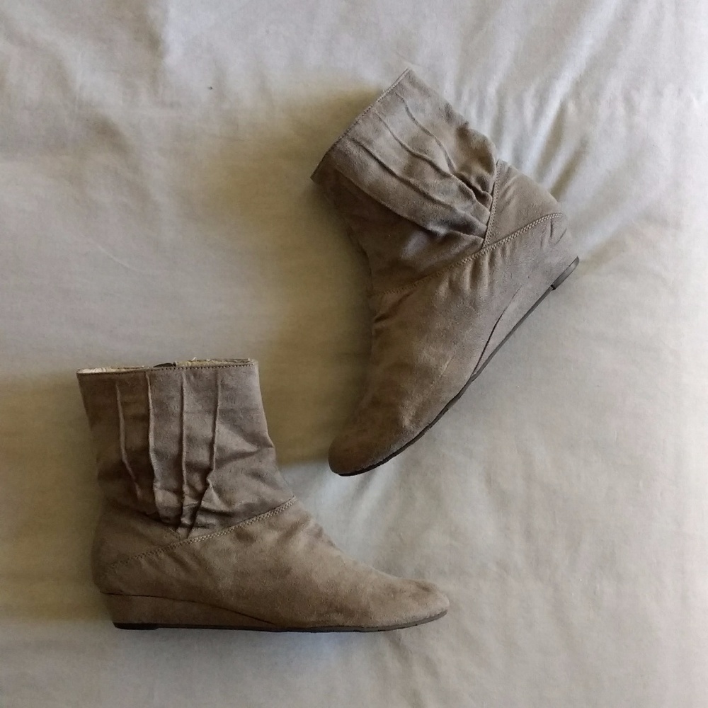 Coconuts by Matisse wedge booties